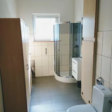 Mieszkanie Pracownicze - 3 Pokoje I Parking דירה