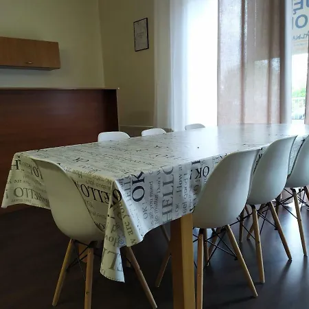 Mieszkanie Pracownicze - 3 Pokoje I Parking דירה